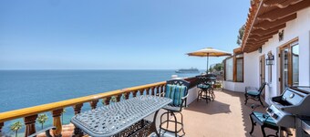 Bright & Airy Villa, Panoramic Views from all Rooms, 6-Seat Golf Cart, WIFI
