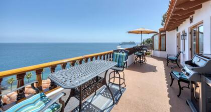 Bright & Airy Villa, Panoramic Views from all Rooms, 6-Seat Golf Cart, WIFI