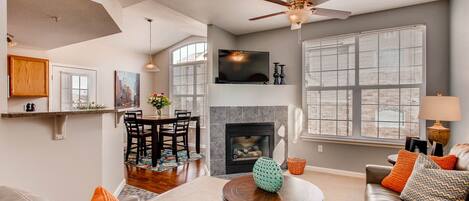 Smart TV, lareira, videogames, DVD player