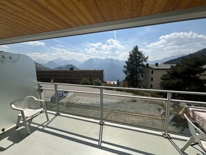 Property grounds - Spacious 4-Room Apartment for 9 - Ski Lift, Balcony, Garage - Alpe d'Huez (Huez)