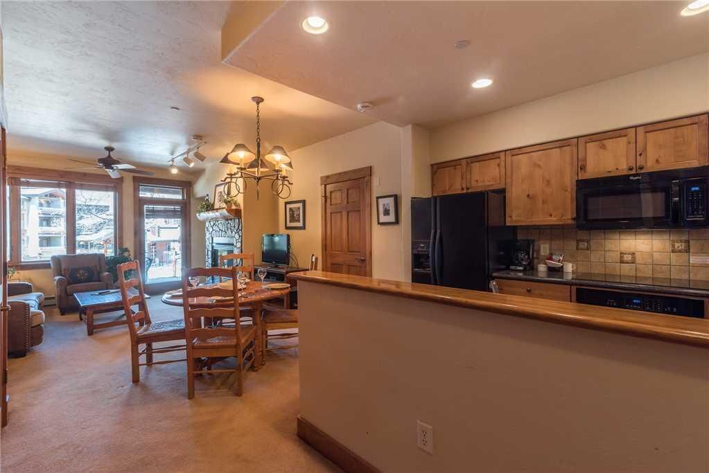 Condo, 1 King Bed with Sofa bed (2110 Timberline Lodge, Trappeur's Cro) | Private kitchen | Fridge, microwave, oven, stovetop