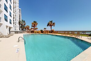 A heated pool - Renovated beachfront condo with pool & ocean views - snowbird-friendly (Myrtle Beach)