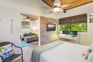 2 bedrooms, in-room safe, desk, iron/ironing board - Beautiful Seaglass Relaxed Coastal Charm - Free wifi and parking close to 🏖 (Lahaina)