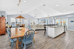 Dining - Make A Shore Thing  your dream home away from home, your slice of paradise await (Port Aransas)