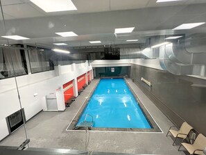 屋内プール、温水プール