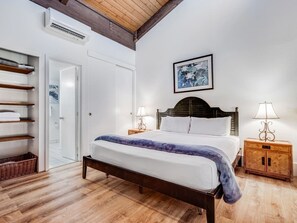 2 bedrooms, iron/ironing board, internet