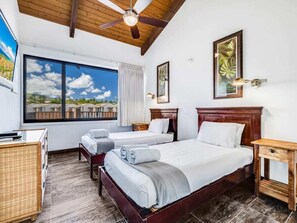 2 bedrooms, iron/ironing board, internet