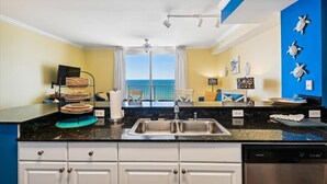 Private kitchen - Tidewater 1 bedroom with gulf view, Summer dates open! (Panama City Beach)
