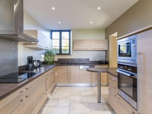 Kühlschrank, Mikrowelle, Ofen, Geschirrspüler