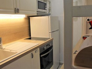 Mikrovågsugn, ugn, spishäll och diskmaskin