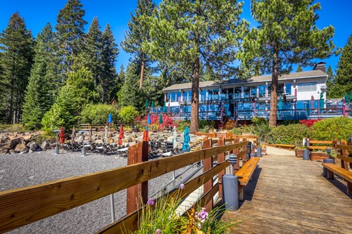 Homey Family Condo with Shared Pool, Hot Tub. Tennis & Lovely Lake Views