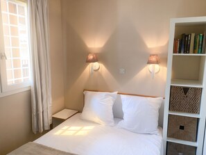 Double bed - Homerez - Apartment in Agay + Pool (Agay)