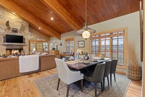 Dining - Abode at Cache, ski-in/ski-out, hot tub, Silver Lake village (Park City)