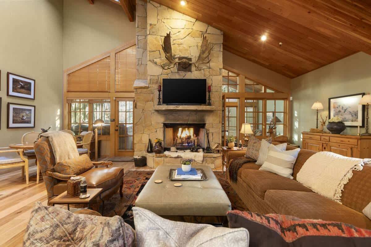 TV, fireplace, offices