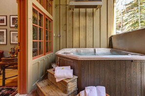 Indoor spa tub - Abode at Cache, ski-in/ski-out, hot tub, Silver Lake village (Park City)