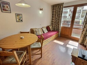 Interior - Ski-in apartment Val d'Isère, for 4, balcony, pets allowed (Val-d'Isère)