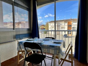 Dining - Cozy Studio Near Beach, Shops, Private Garage, Pet-Friendly, Sleeps 4 (Argelès-sur-Mer)