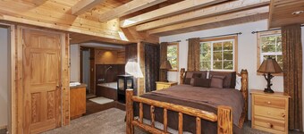 The Great Escape by Destination Big Bear : Wonderful Moonridge Cabin Near Bear Mtn! Hot Tub! Pet Friendly! Air Hockey Table!