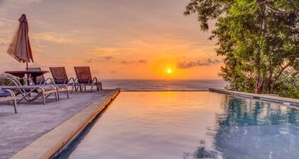 New Luxury 1 Bedroom SeaScape Condo in West Roatan w/ Pool & Ocean Views