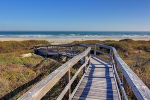 On the beach - Incredible Gulf Views Heated Pool Boardwalk to the beach (Port Aransas)