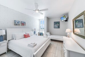 2 bedrooms, iron/ironing board, free WiFi, bed sheets - This fabulous upscale condo, with elevator access, overlooks the ship channel an (Port Aransas)