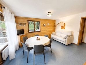 TV - Renovated 3-room apt, sleeps 6, near center, elevator, dishwasher, washing machine (Le Grand-Bornand)