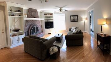 智能电视、乒乓球、书