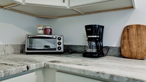 Kjøleskap, mikrobølgeovn, ovn og oppvaskmaskin