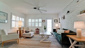 Unclassified image, 2 of 43, button