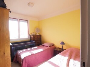 2 bedrooms - Charming property in town center, sleeps 6, a few steps from the beach (500m) (LE GRAU DU ROI)