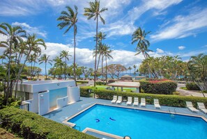 Pool - Oceanview Condo Across from Kamaole Beach III | Updated Kihei Getaway (Kihei)
