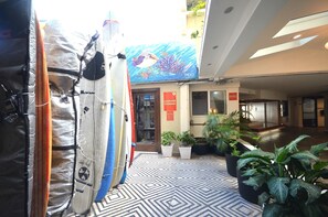 Property grounds - Kuhio Village 202A Waikiki Condo Recently Remodeled (Honolulu)