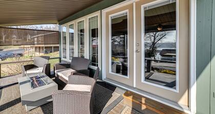 Charming Ohio River Home with Water Views & Porch!