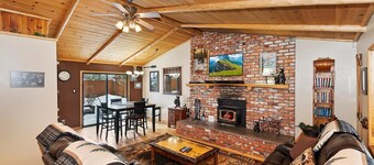 Cedar Pines Cabin by Destination Big Bear : Close to Bear Mountain! Cable! Propane BBQ! Air Hockey! Internet! Fenced Yard!