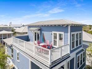 Outdoor dining - HUGE FAMILY BEACH HOUSE JUST STEPS TO THE BEACH & POOL!  BRING THE WHOLE FAM (Santa Rosa Beach)