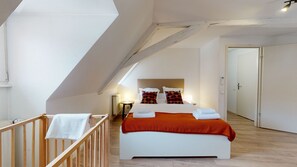 Bügeleisen/Bügelbrett, Reisekinderbett, kostenloses WLAN, Bettwäsche