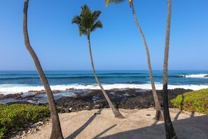 Plage, chaises longues, serviettes de plage