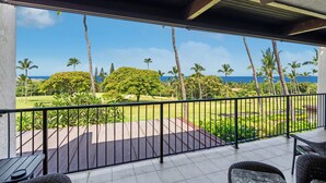 A balcony with a view of a golf course and the ocean. - Ocean view, Country Club Villas 224, No stairs, 2nd floor unit. (Kailua-Kona)