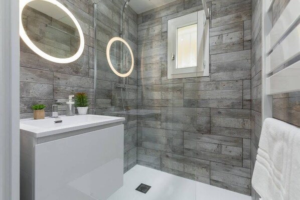 Shower, hair dryer, towels, soap