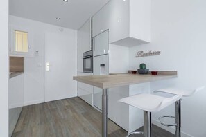 Dining - Haven of Peace: 1-Br Terrace with Sea View & Pool (Cannes)