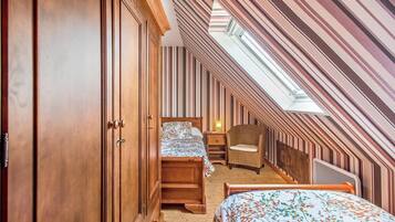 3 bedrooms, iron/ironing board, internet