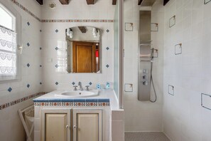 Shower - Homerez - House in Bangor (Bangor)