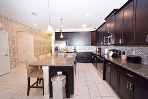 Coffee/tea maker, fridge, microwave, oven - Storey Lake Resort | Private Pool, Spa, Game Room & Disney (Kissimmee)