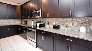 Coffee/tea maker, fridge, microwave, oven - Storey Lake Resort | Private Pool, Spa, Game Room & Disney (Kissimmee)