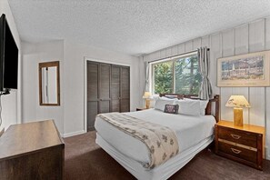 2 bedrooms, iron/ironing board, free WiFi, bed sheets - Powder Ridge 108: Located in Historic District Breckenridge. (Breckenridge)