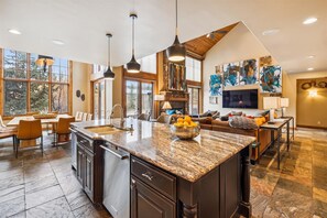 Interior - Snow Mansion - Spacious Home Close to Town & Slopes - Amenities Galore! (Breckenridge)