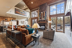 Smart TV, fireplace, DVD player, ping pong - Snow Mansion - Spacious Home Close to Town & Slopes - Amenities Galore! (Breckenridge)