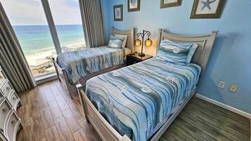 2 habitaciones, tabla de planchar con plancha, internet y ropa de cama