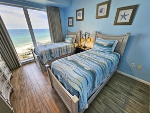 2 bedrooms, iron/ironing board, Internet, bed sheets - Gulf Views 4812 Tram, wifi, beachfront. Sleeps 8 best rates at Westwinds! Private beach (Miramar Beach)