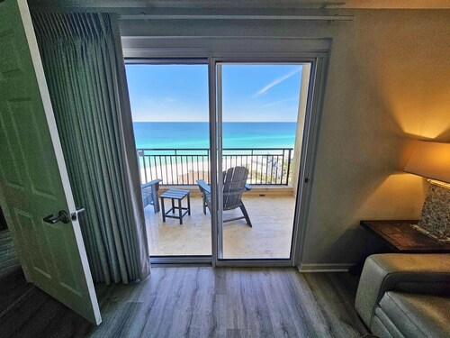 Gulf Views 4812 Tram, wifi, beachfront. Sleeps 8 best rates at Westwinds! Private beach